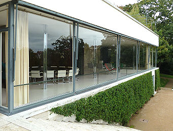 Ein Blick in das Vordere Wohnzimmer der Villa Tugendhat