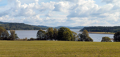 Die zum Stausee Lipno aufgestaute Moldau
