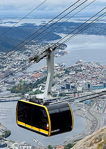 Doppelmayr-Gondel auf den 643m hohen Ulriken-Aussichtsberg in Bergen'