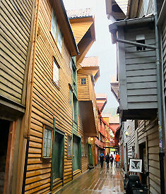 Im farbenfrohen Hanseviertel Bryggen