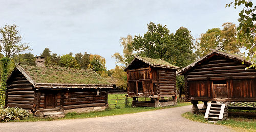 Einfache Hütten im Osloer Volksmuseum