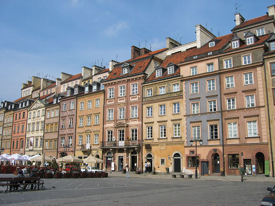 Der alte Marktplatz im Herzen der Warschauer Altstadt 